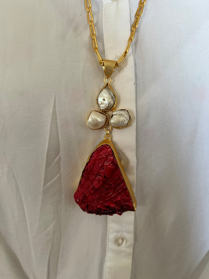 Natural Coral and Baroque Pendant Necklace