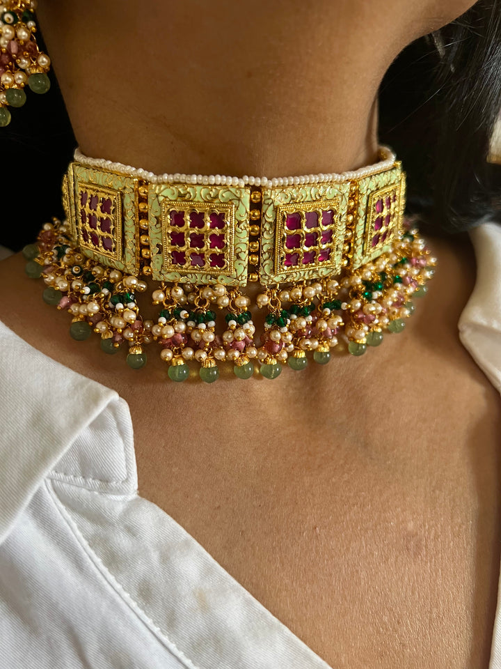 Elegant Kundan Choker Set with Earrings and Maangtikka - A Regal Radiance for Special Occasions