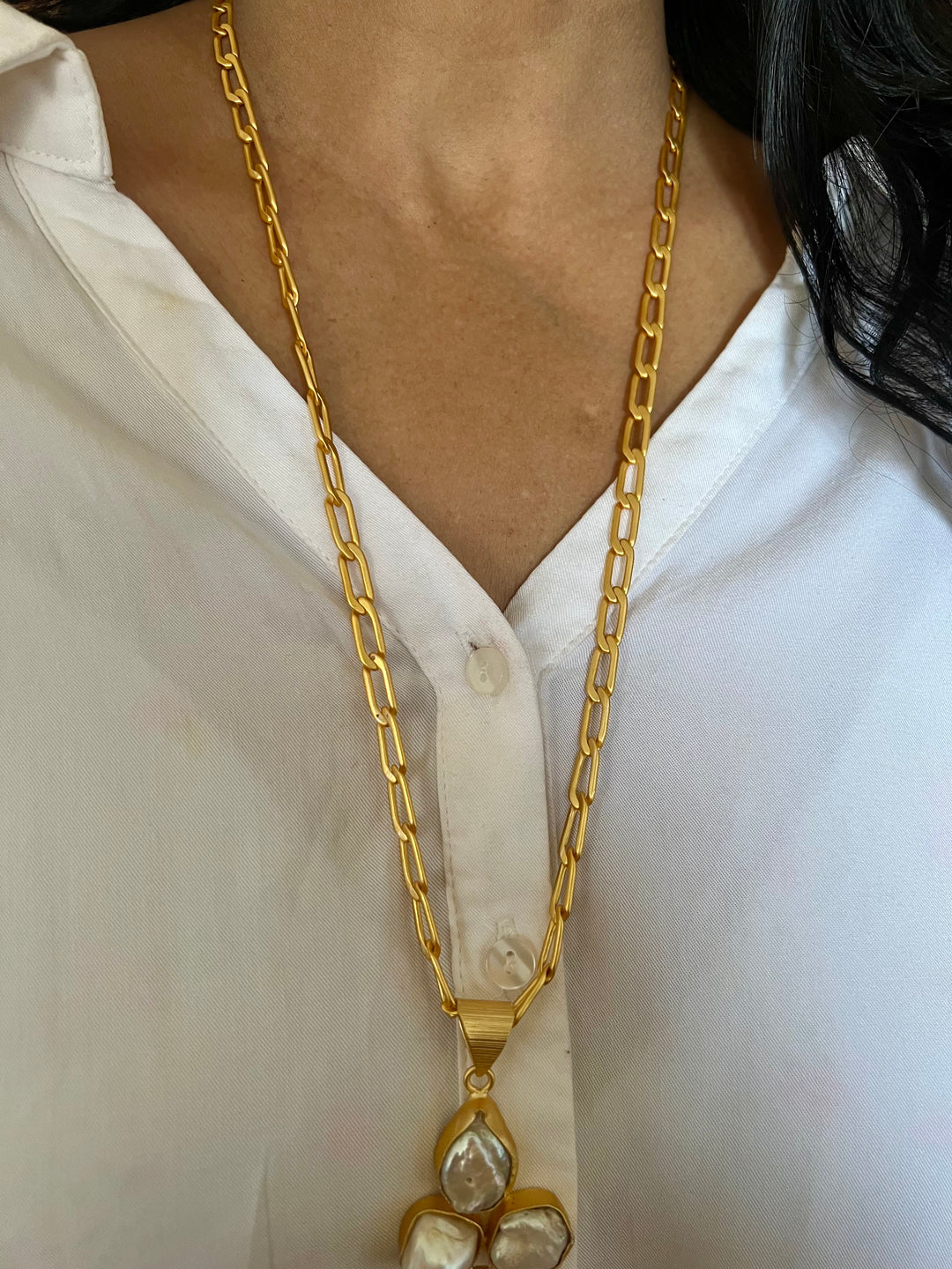 Natural Coral and Baroque Pendant Necklace