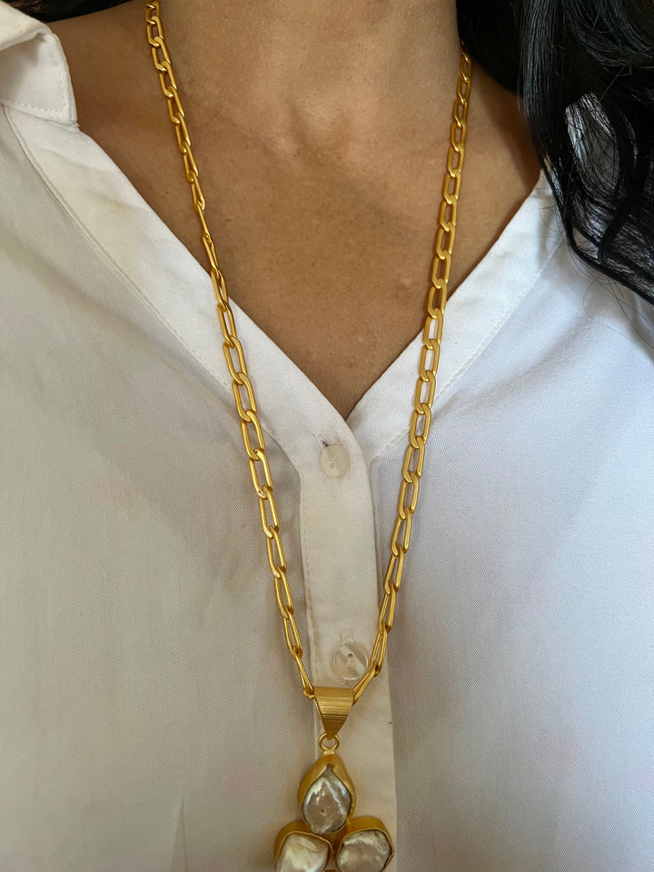 Natural Coral and Baroque Pendant Necklace