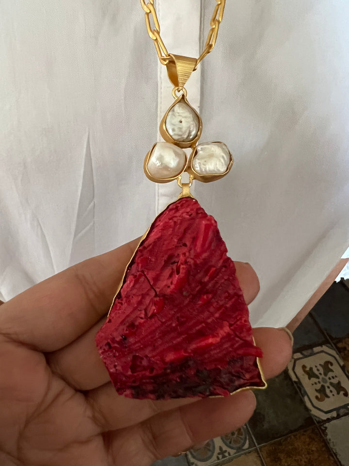 Natural Coral and Baroque Pendant Necklace