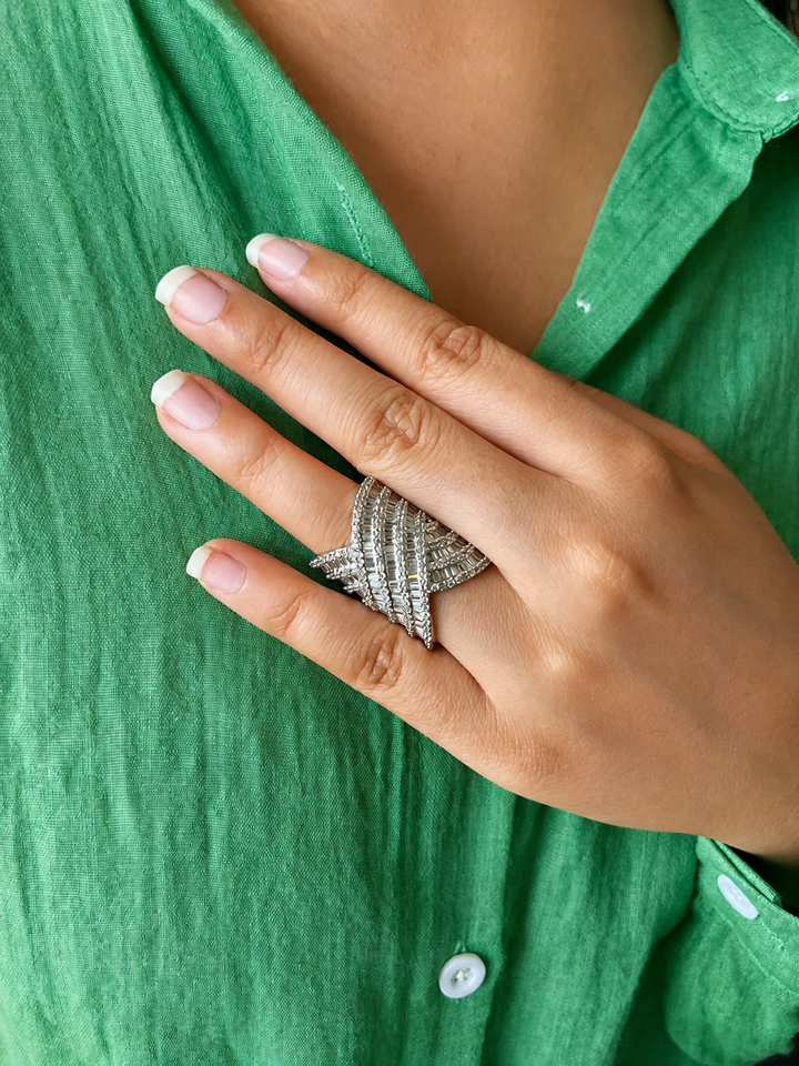 Victorian Faux Diamond Ring - A Touch of Timeless Beauty