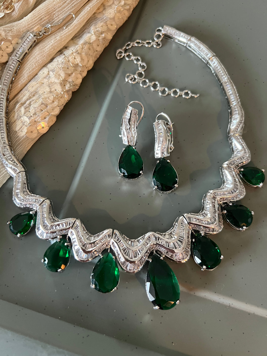 Emerald Green Teardrop Wave Collar Necklace Set with Earrings