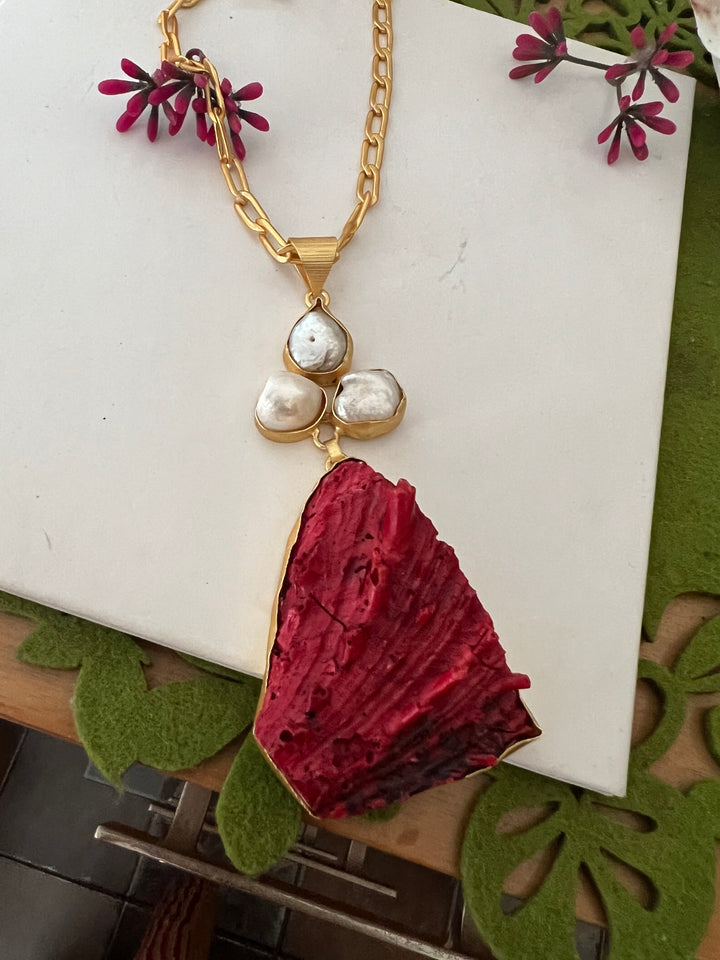Natural Coral and Baroque Pendant Necklace