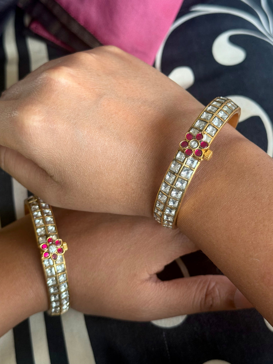 Exquisite Jadau Kundan Bangle Set - Unparalleled Quality and Craftsmanship