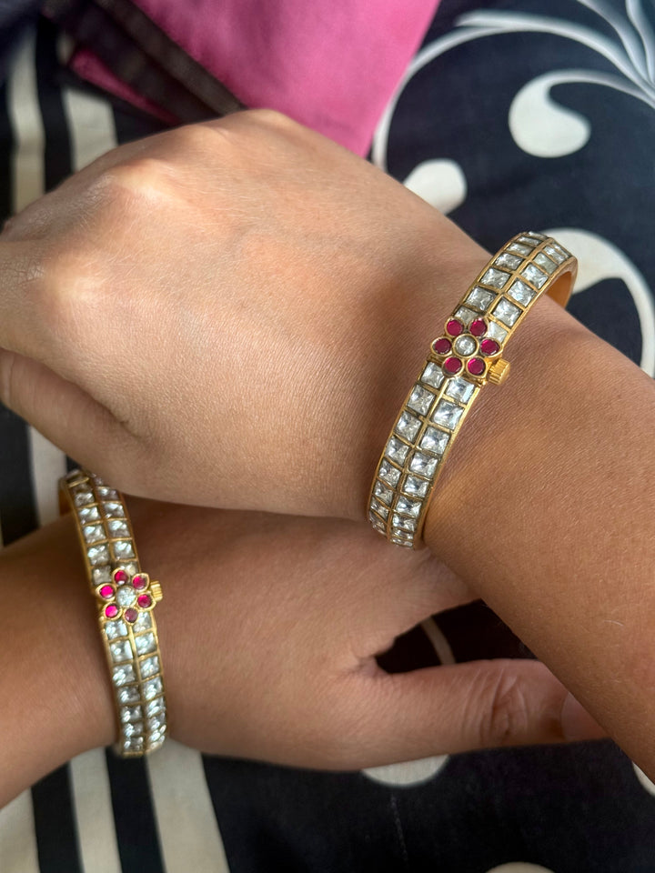 Exquisite Jadau Kundan Bangle Set - Unparalleled Quality and Craftsmanship