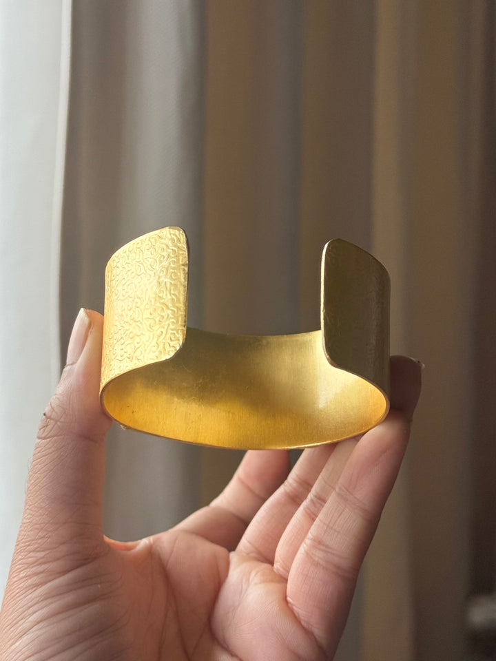 Exquisite White Raw Opal Stone Studded Brass Open Cuff - Unparalleled Quality and Style