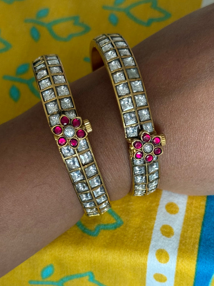 Exquisite Jadau Kundan Bangle Set - Unparalleled Quality and Craftsmanship