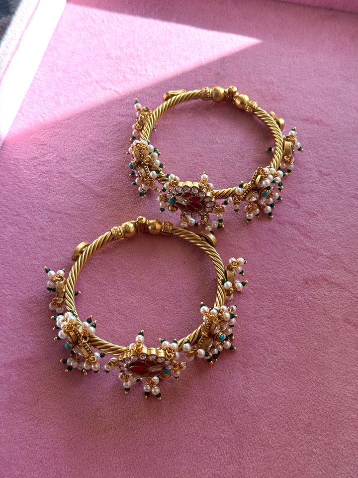 Beautiful Jadau Bangle with Exclusive Kundan Embellishment