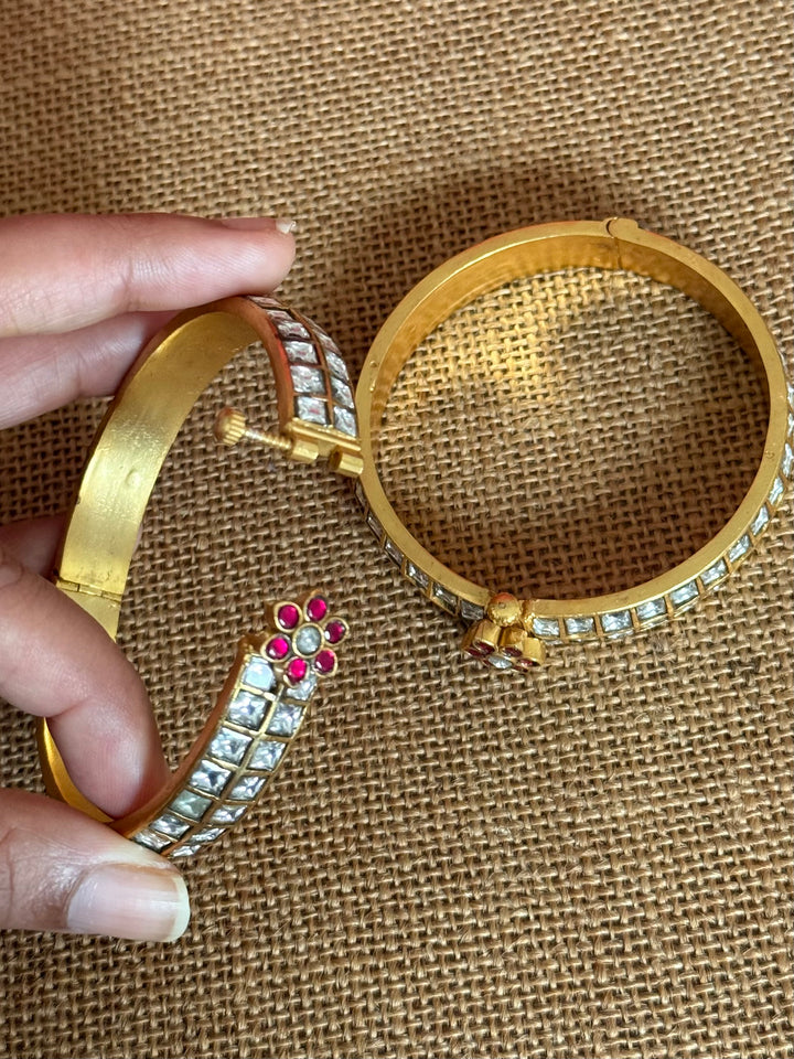 Exquisite Jadau Kundan Bangle Set - Unparalleled Quality and Craftsmanship