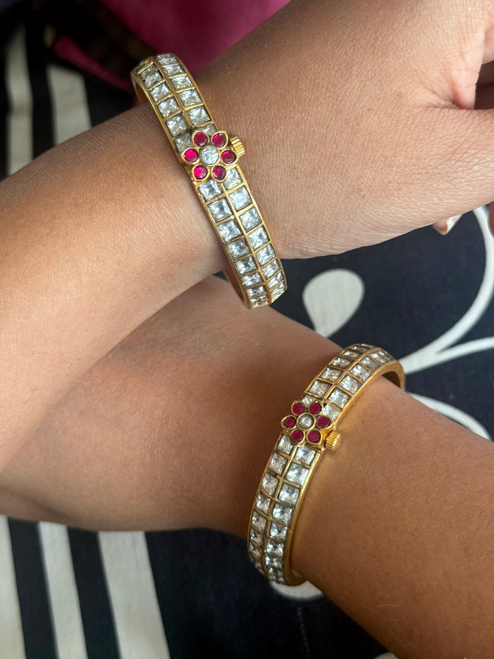 Exquisite Jadau Kundan Bangle Set - Unparalleled Quality and Craftsmanship