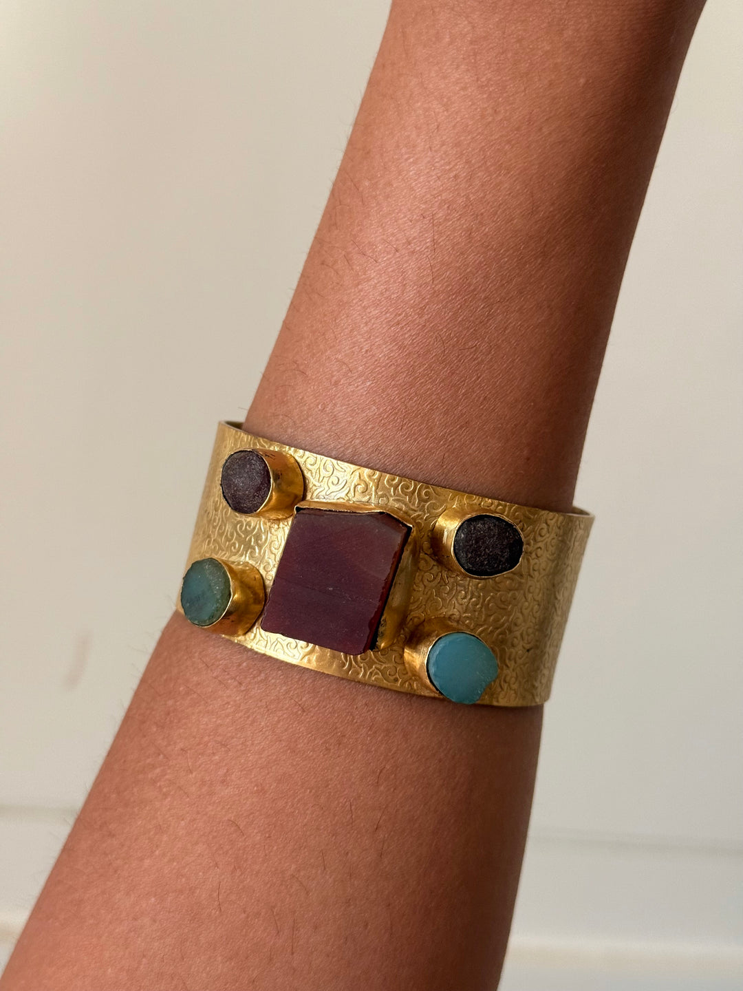 Exquisite Stone Studded Brass Open Cuff - Unparalleled Quality and Style