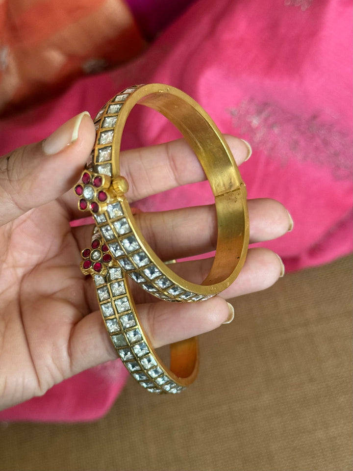 Exquisite Jadau Kundan Bangle Set - Unparalleled Quality and Craftsmanship