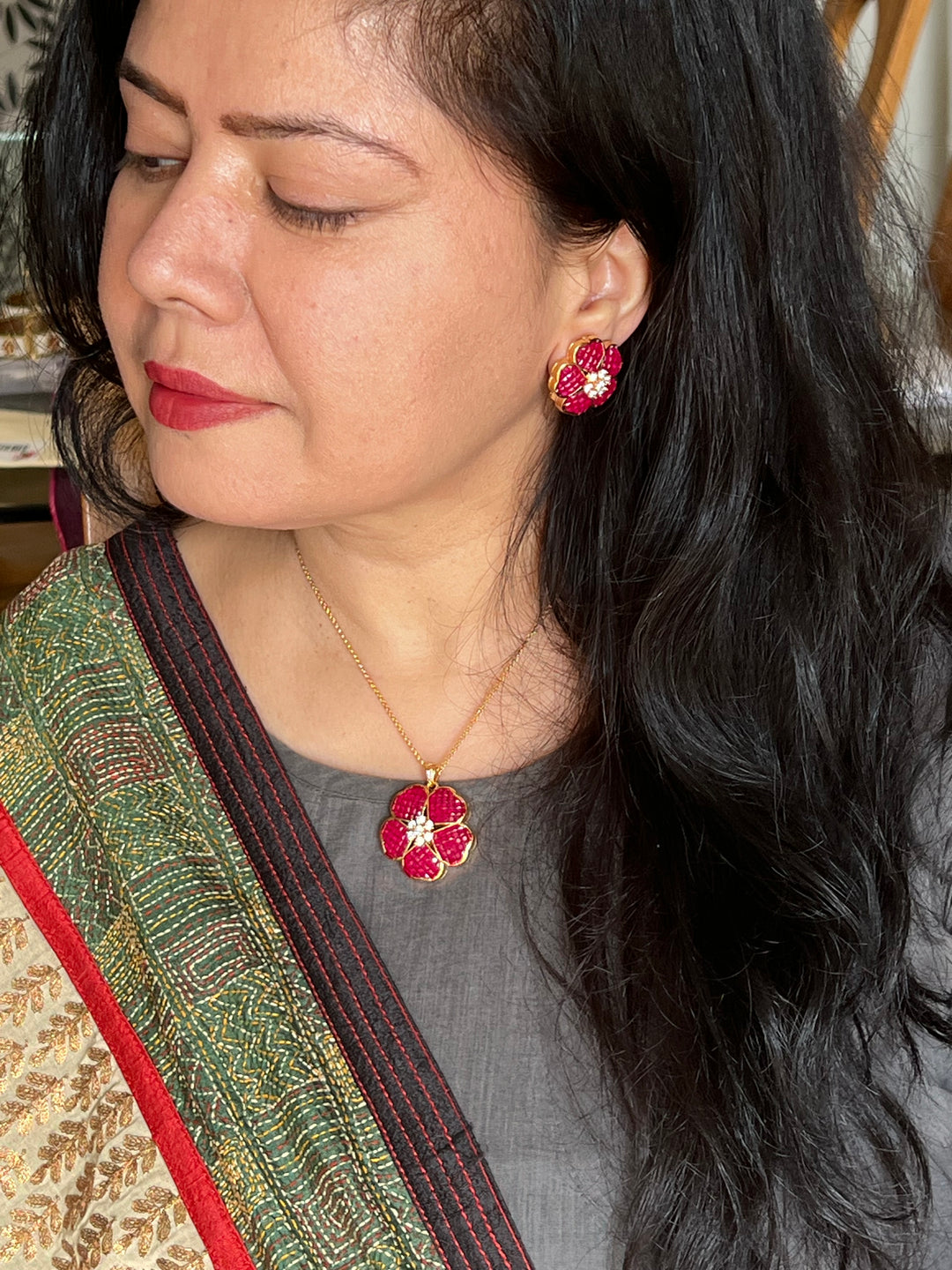 Exquisite Pendant Necklace Set - A Masterpiece of Elegance