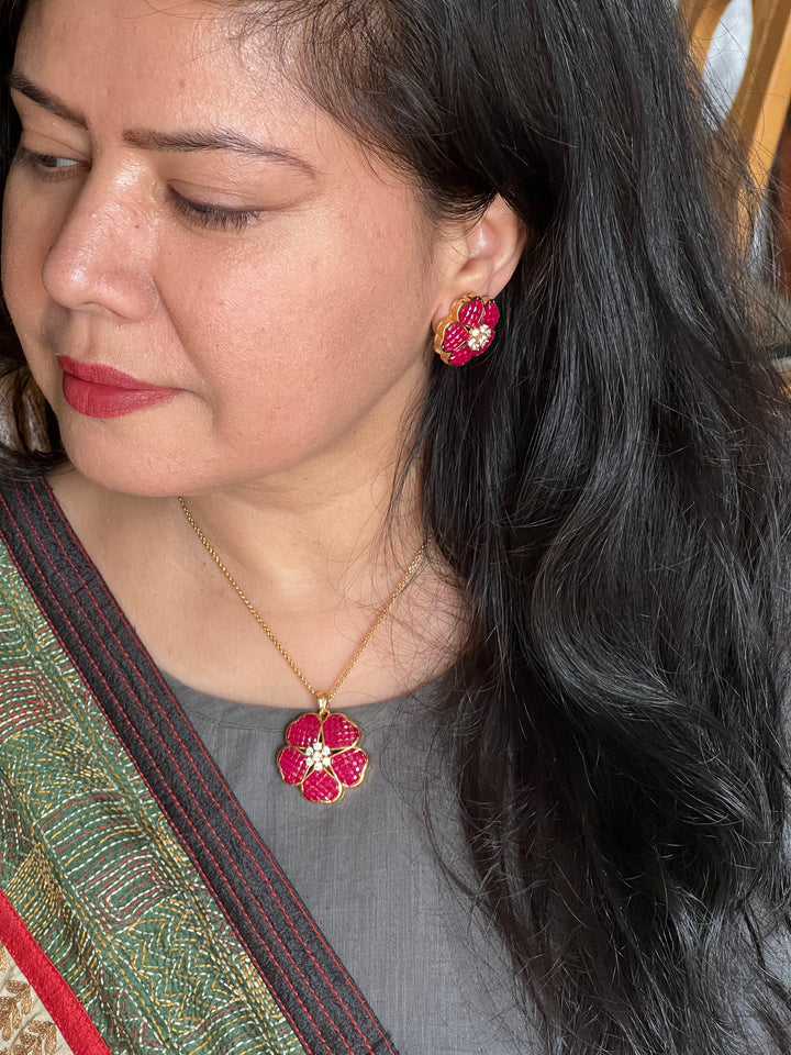 Exquisite Pendant Necklace Set - A Masterpiece of Elegance