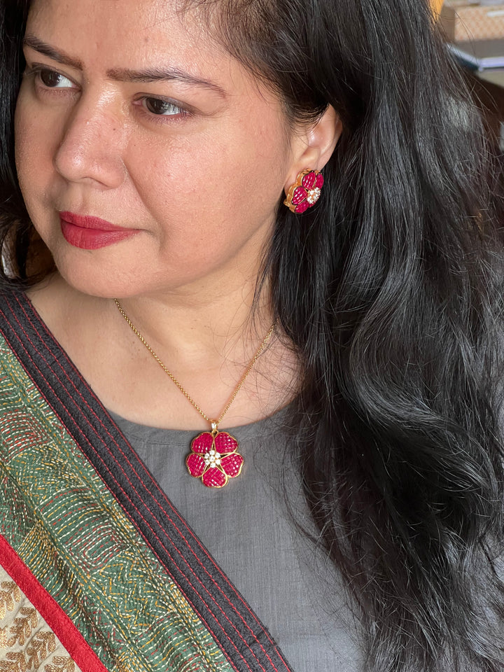 Exquisite Pendant Necklace Set - A Masterpiece of Elegance