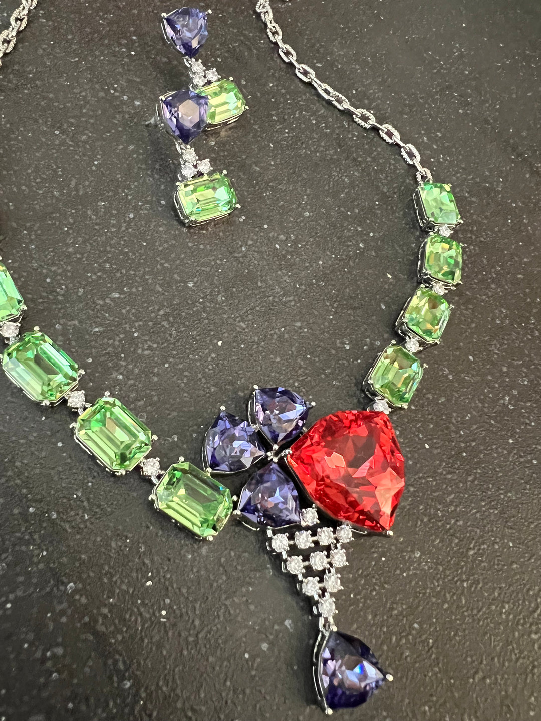 Exquisite Austrian Crystal Necklace Set: Designer Piece