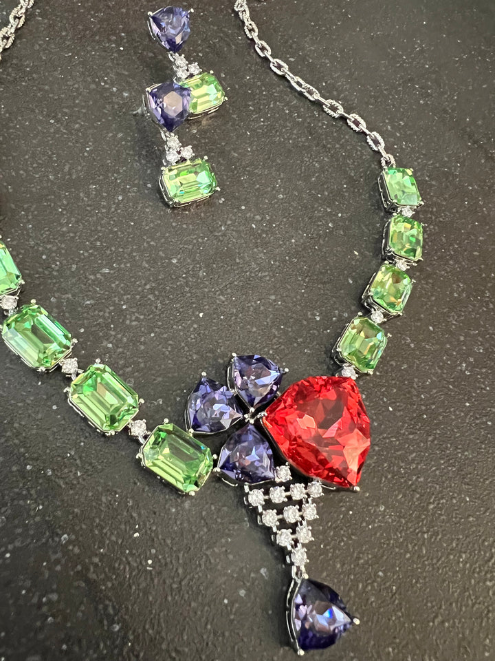 Exquisite Austrian Crystal Necklace Set: Designer Piece