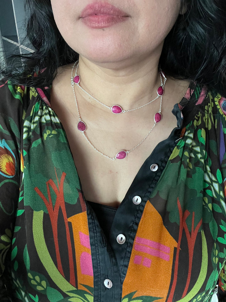 Elegant 925 Silver Bezel Chain with Sapphire Stones - Timeless Sophistication