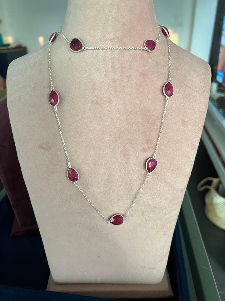 Elegant 925 Silver Bezel Chain with Sapphire Stones - Timeless Sophistication