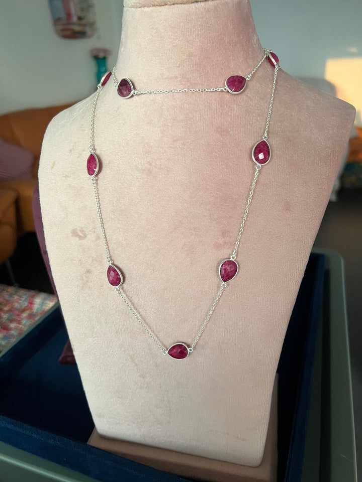 Elegant 925 Silver Bezel Chain with Sapphire Stones - Timeless Sophistication