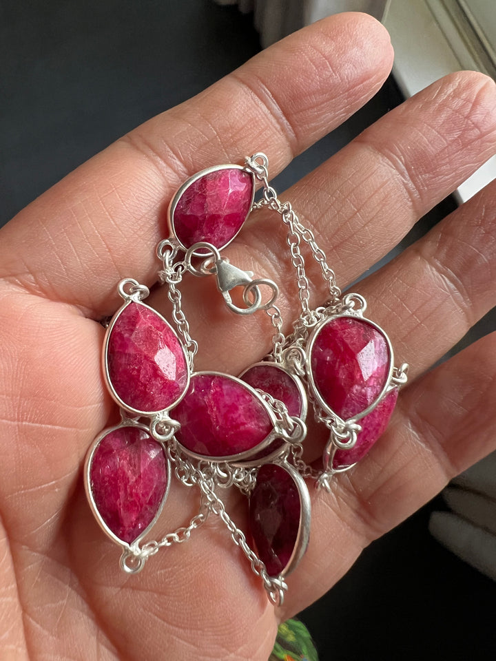 Elegant 925 Silver Bezel Chain with Sapphire Stones - Timeless Sophistication