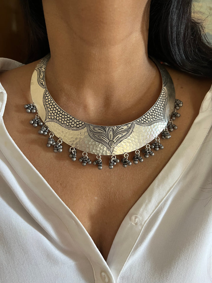 Silver Statement Hasli Necklace: Shine at Every Event