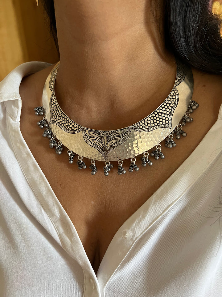 Silver Statement Hasli Necklace: Shine at Every Event