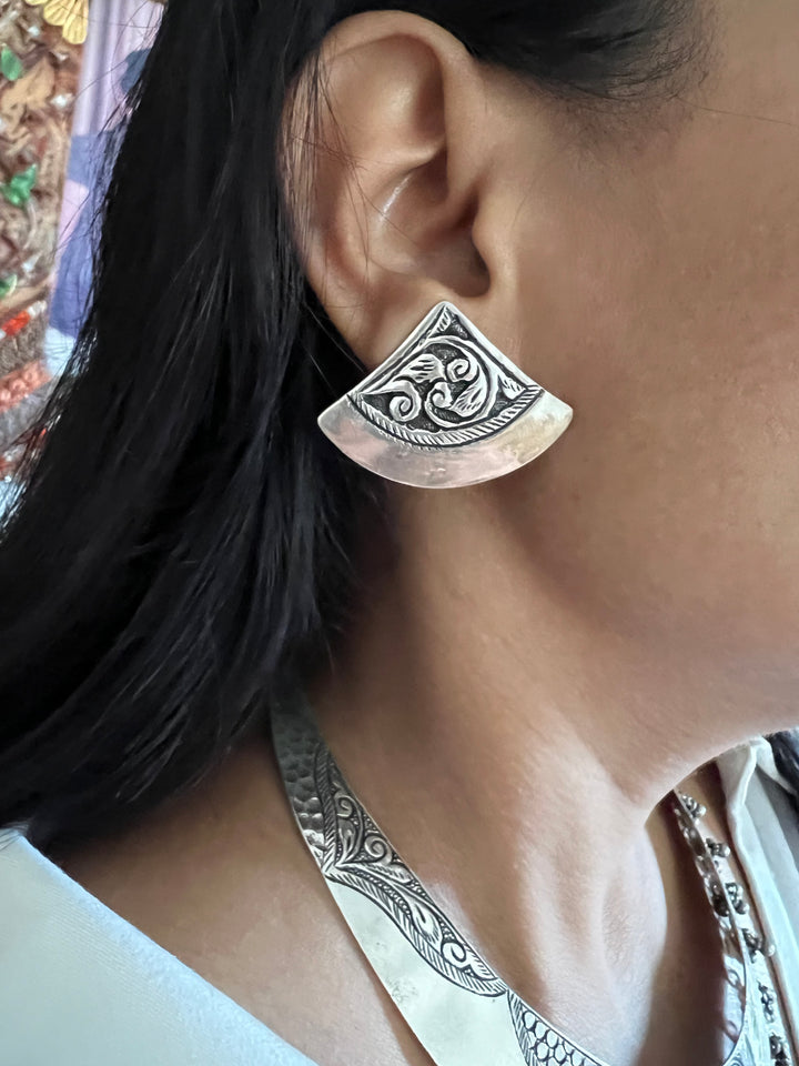 Silver Statement Hasli Necklace: Shine at Every Event