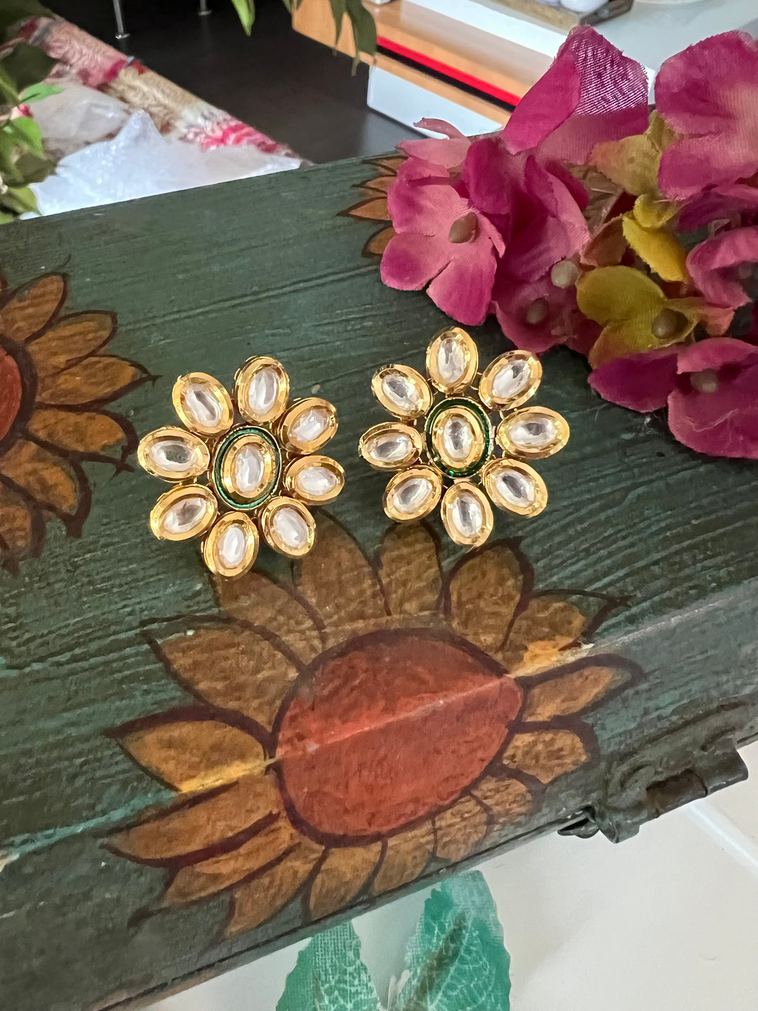 Gorgeous Green Kundan Choker with Studs