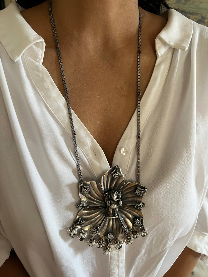 Antique Silver Ganesha Pendant Necklace: Timeless Elegance