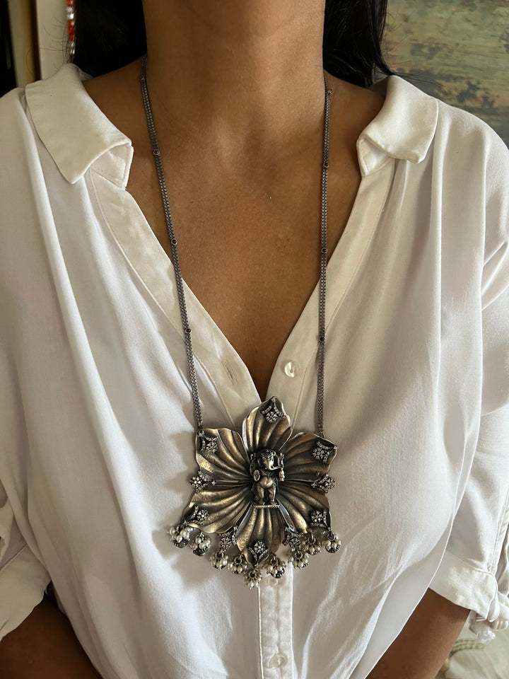 Antique Silver Ganesha Pendant Necklace: Timeless Elegance