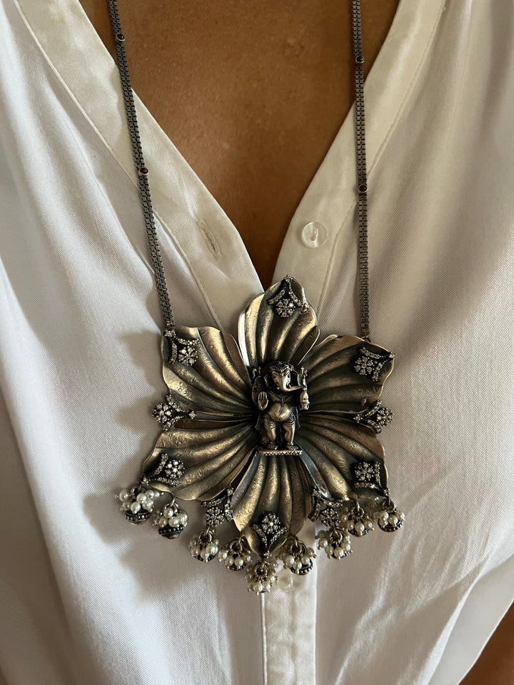 Antique Silver Ganesha Pendant Necklace: Timeless Elegance
