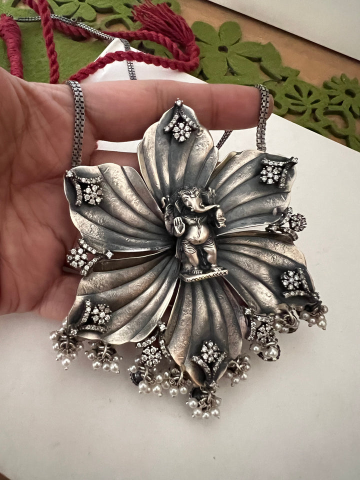 Antique Silver Ganesha Pendant Necklace: Timeless Elegance