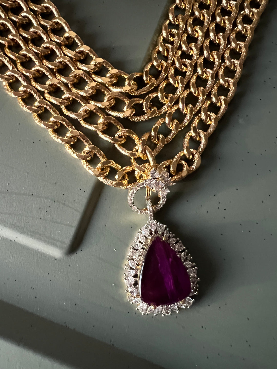 Exquisite Pendant Necklace Set - A Masterpiece of Elegance