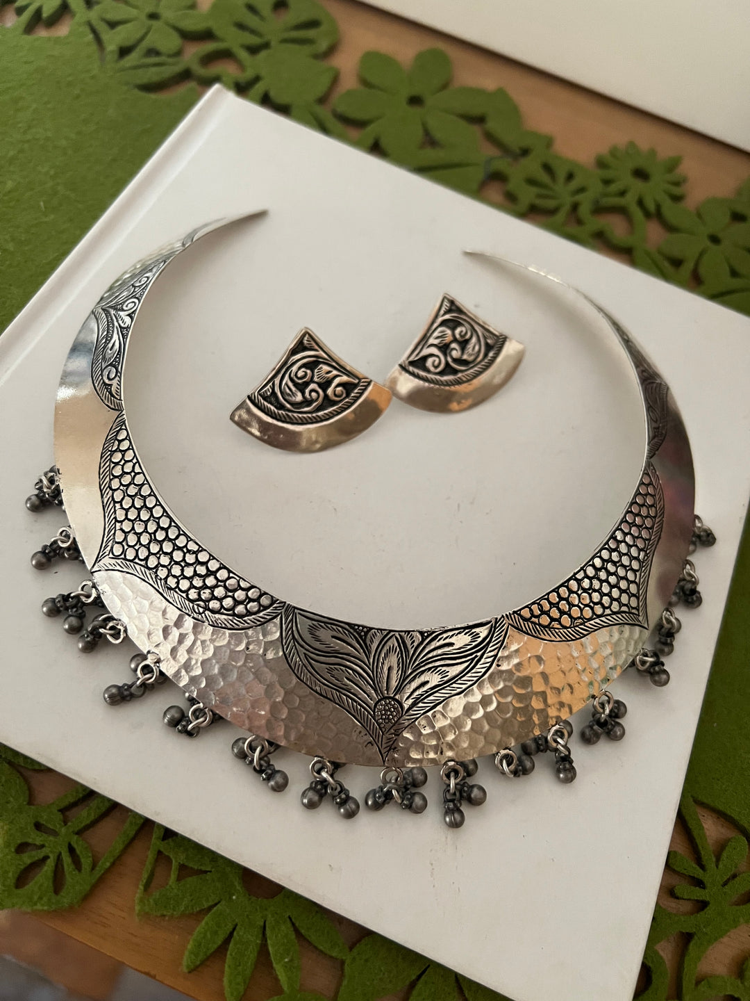 Silver Statement Hasli Necklace: Shine at Every Event