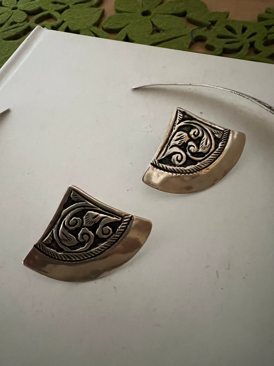 Silver Statement Hasli Necklace: Shine at Every Event