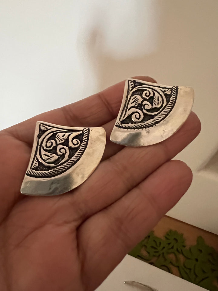 Silver Statement Hasli Necklace: Shine at Every Event