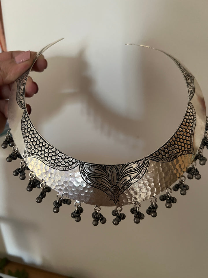 Silver Statement Hasli Necklace: Shine at Every Event