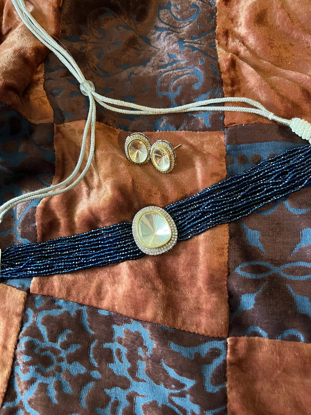 Minimalist Victorian Kundan Choker with Studs