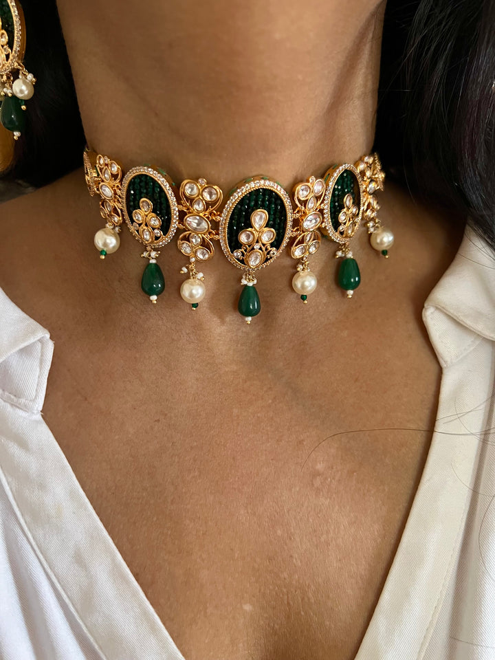 Elegant Kundan Choker with Earrings