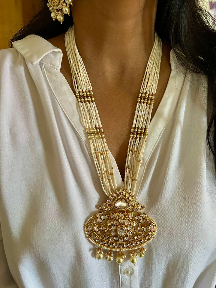 Beautiful Kundan Pendant Necklace with Statement Earrings