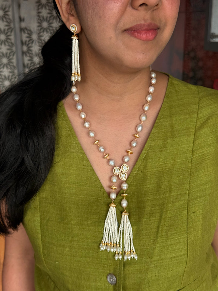 SHIVKA Pearl Kundan Set