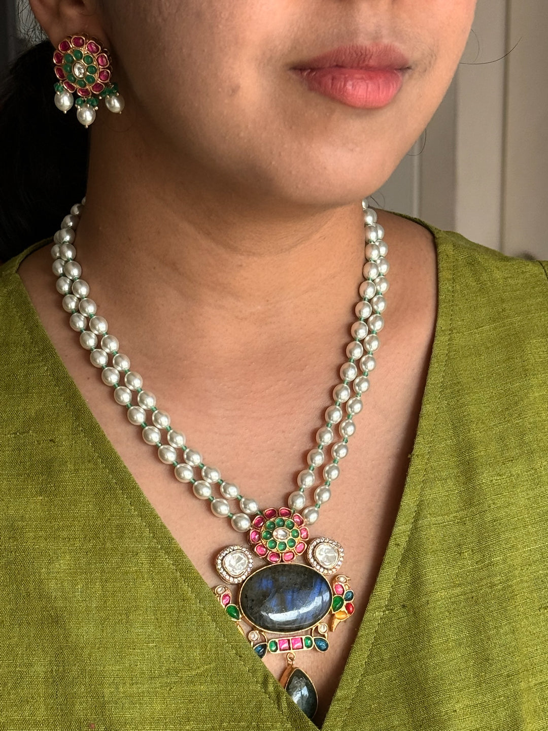 SHIVKA Labradorite Kempu Pendant Set | Bridal Pearl Necklace