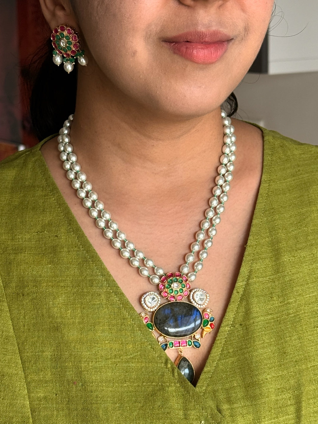 SHIVKA Labradorite Kempu Pendant Set | Bridal Pearl Necklace