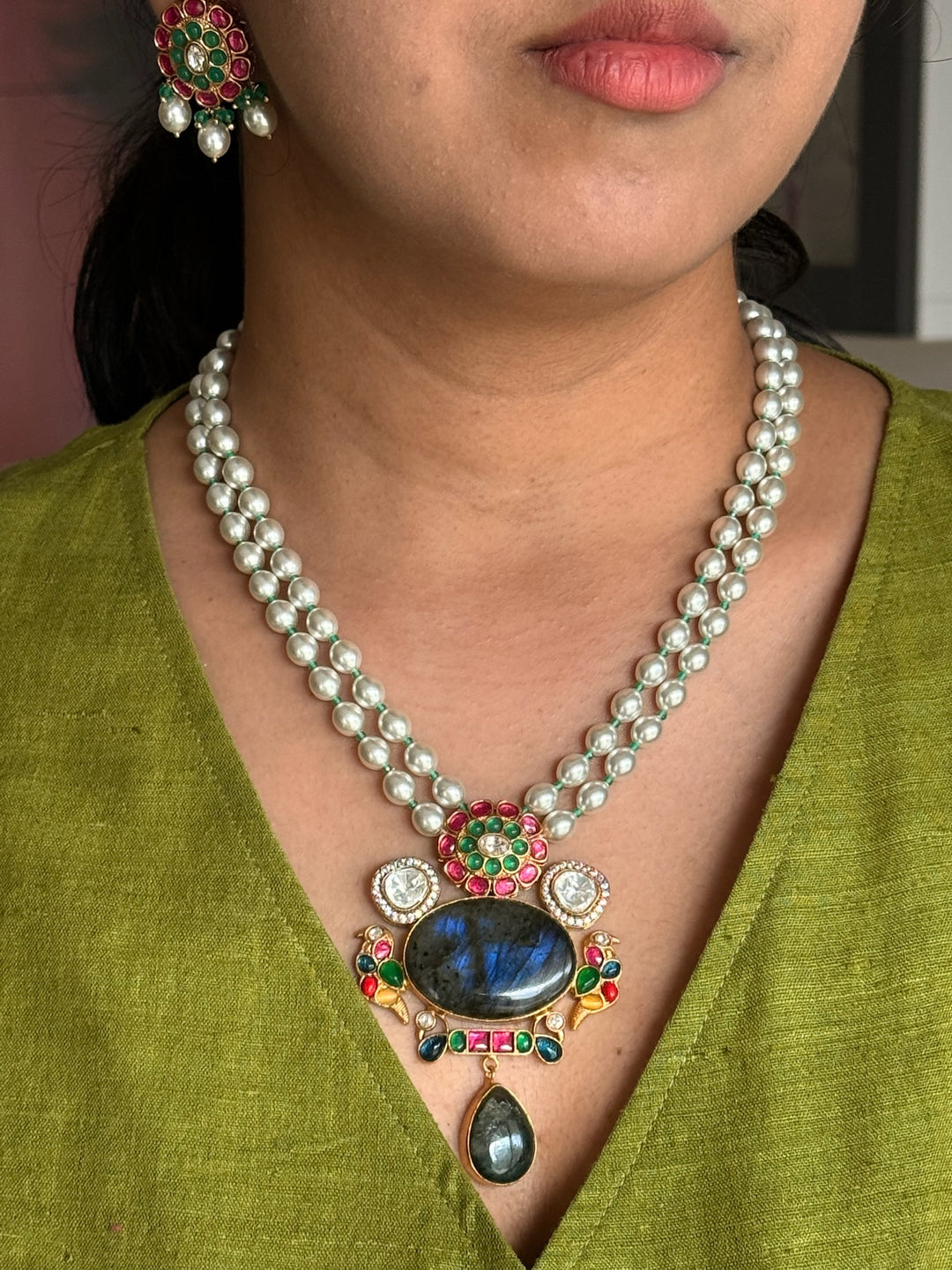 SHIVKA Labradorite Kempu Pendant Set | Bridal Pearl Necklace