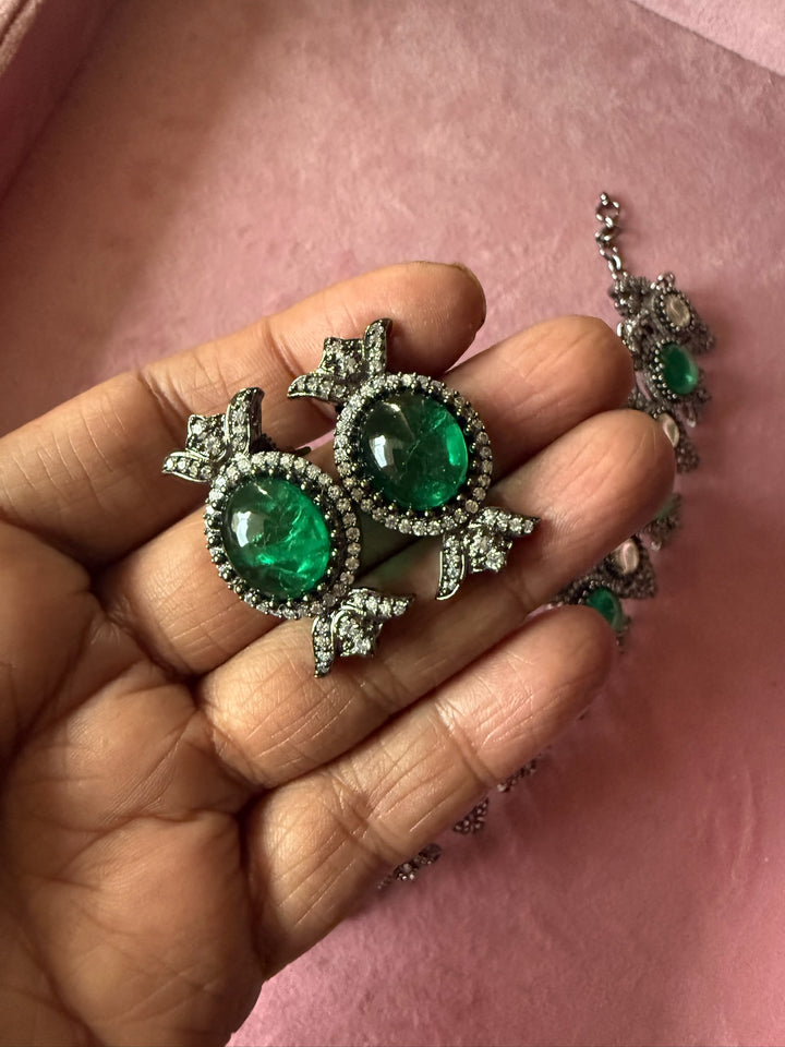 SHIVKA Victorian Green Stone Choker & Studs Set