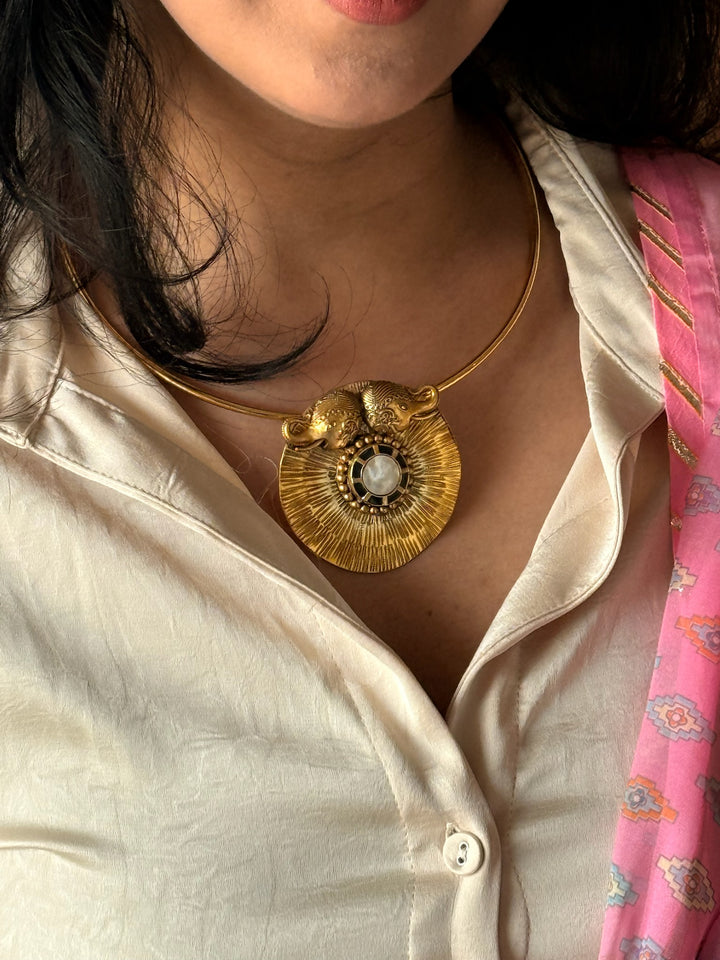 Dual Elephant MOP Hasli 925 Silver Necklace | SHIVKA