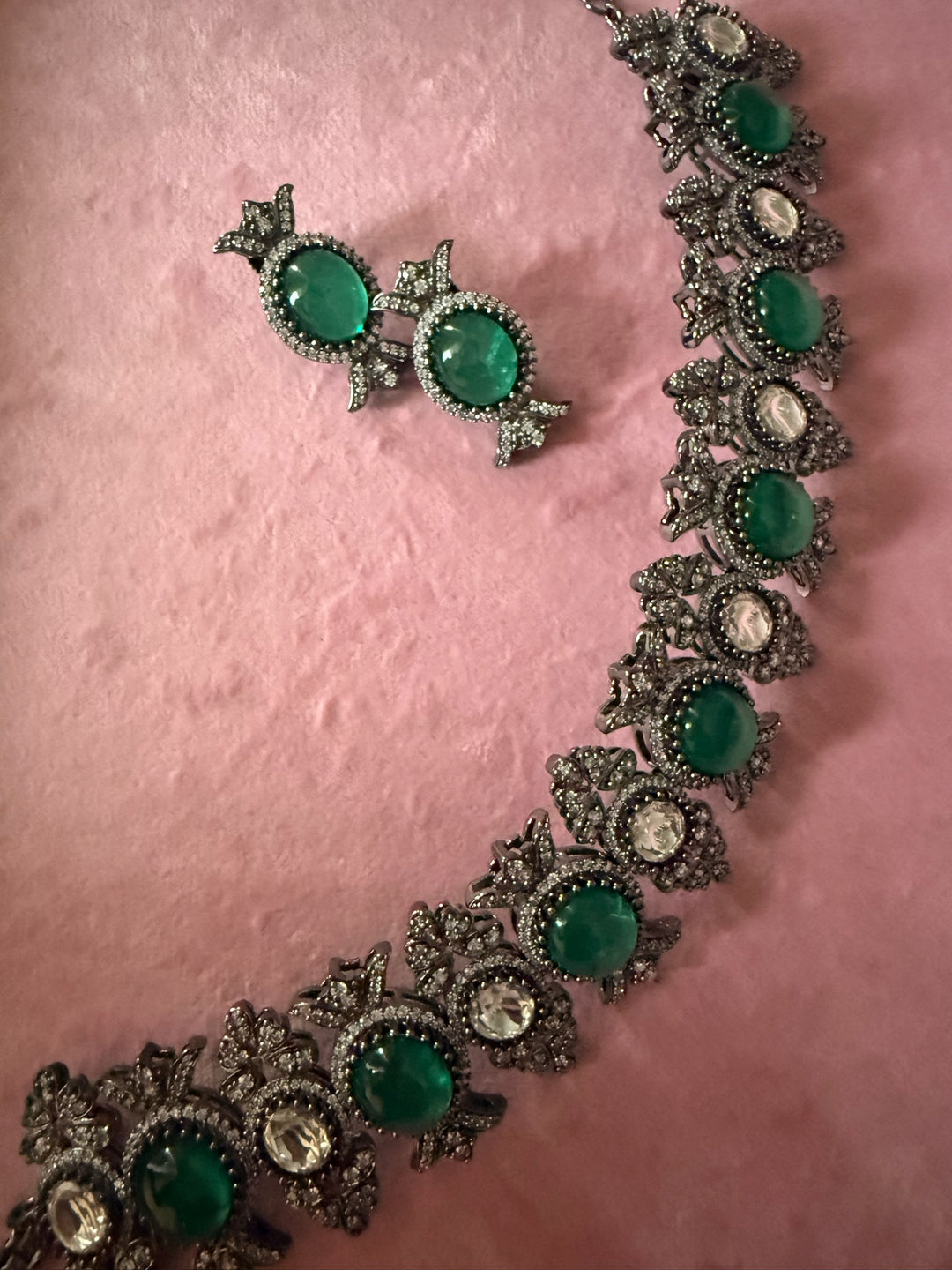SHIVKA Victorian Green Stone Choker & Studs Set