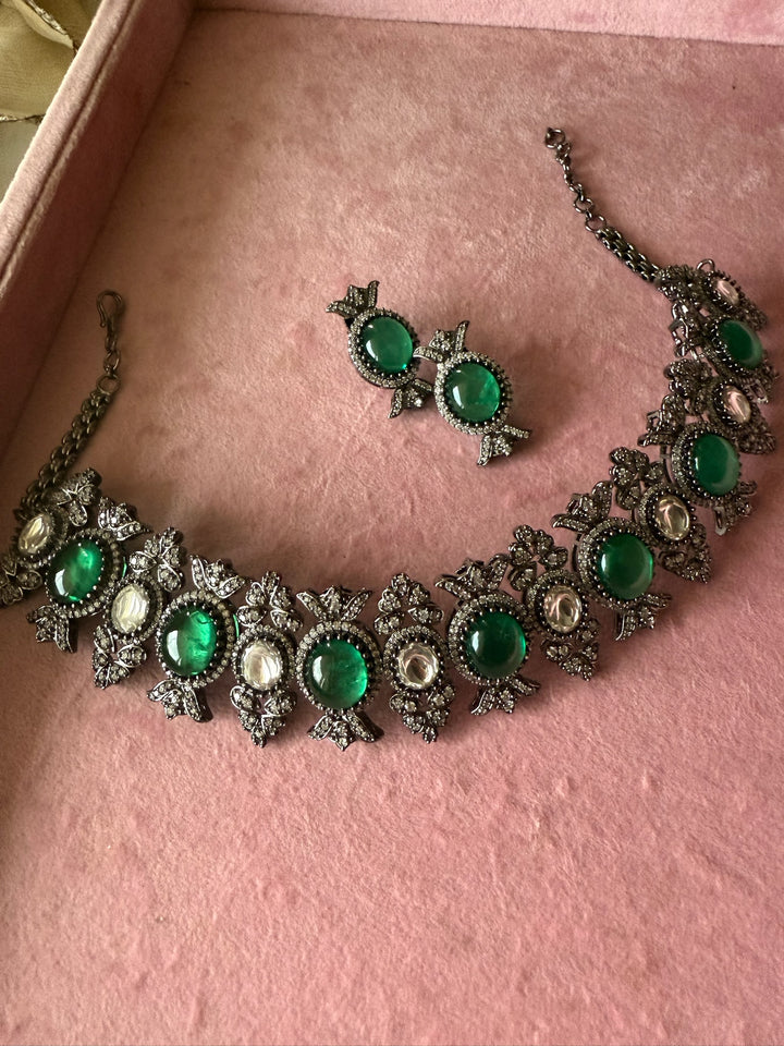 SHIVKA Victorian Green Stone Choker & Studs Set